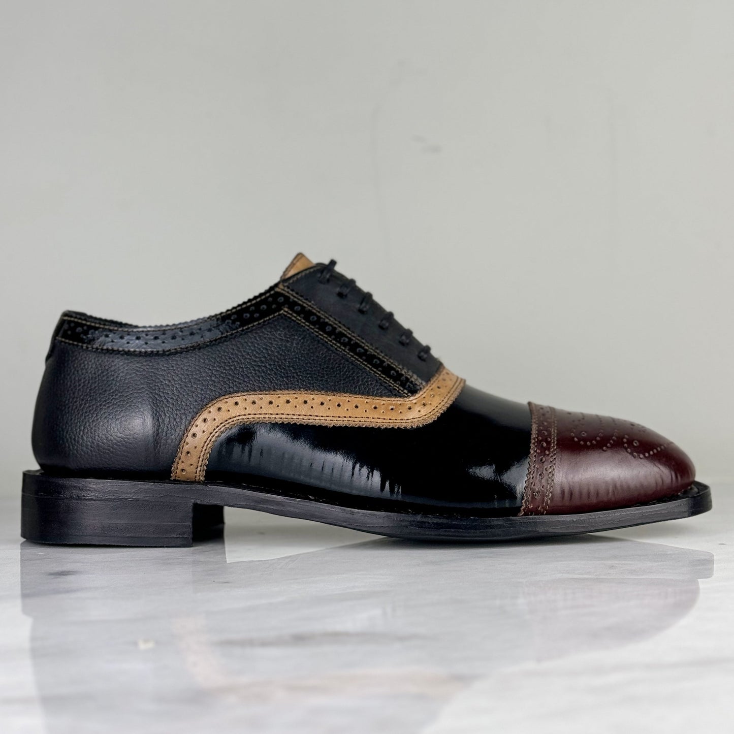 Goodyear Welted Black & tan leather brogue captoe Oxford shoes