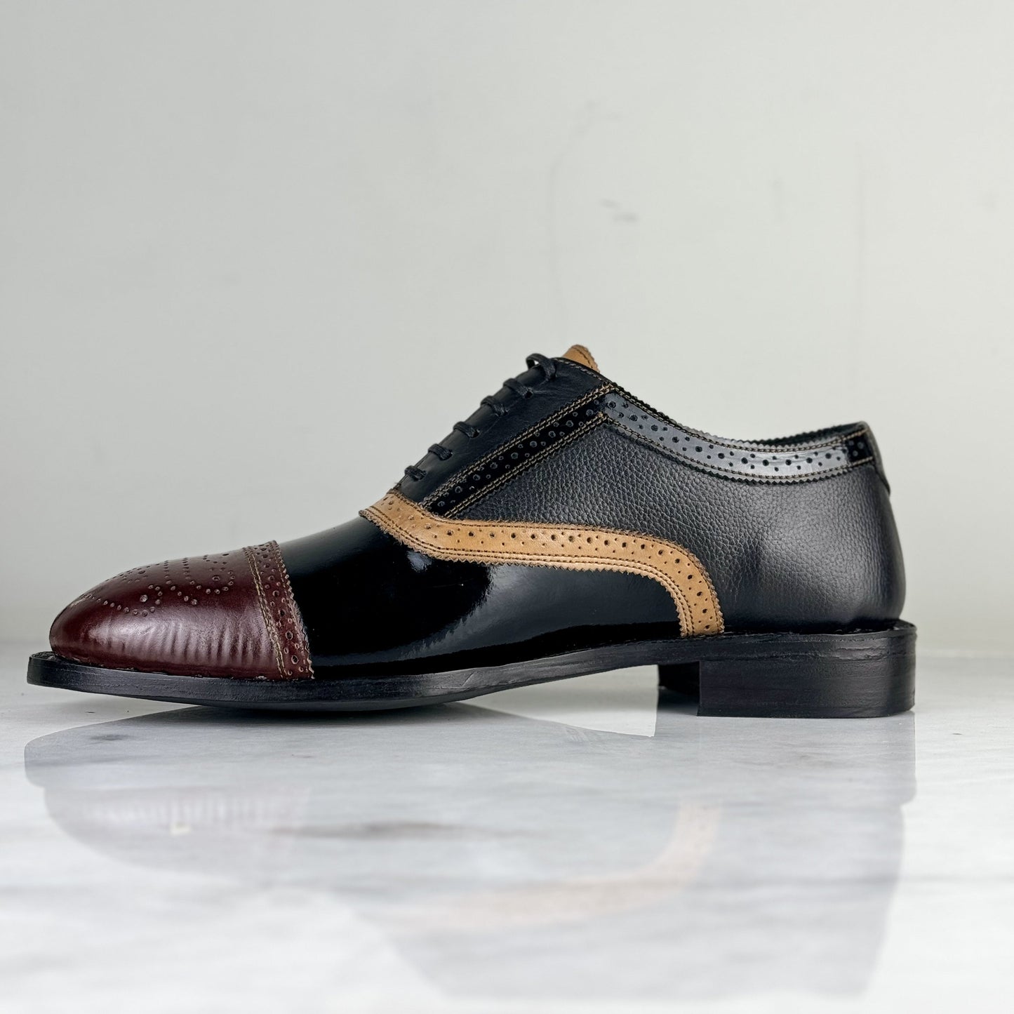 Goodyear Welted Black & tan leather brogue captoe Oxford shoes